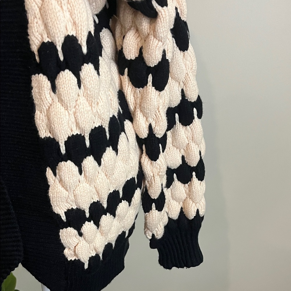 Women’s Elegant Black and Cream Knit Cardigan Size L - Picture 3 of 8